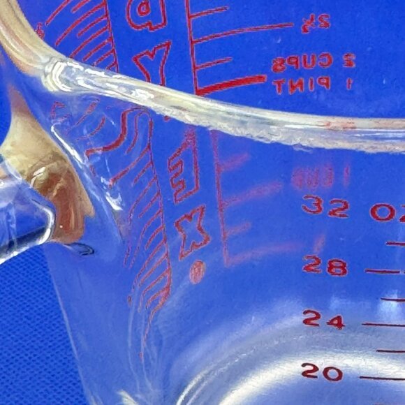 Pyrex 4-Cup D handle 532 glass measuring cup 1-quart USA red lettering FLAW - Picture 5 of 12